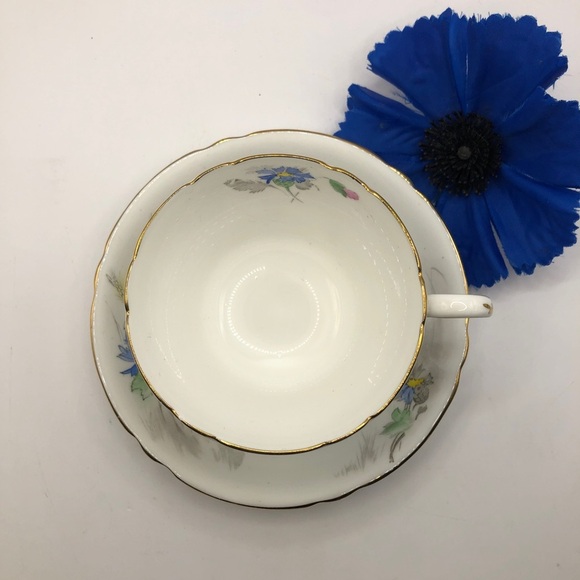 1945-1966 Shelley 20136 Fine Bone China Teacup & Saucer, Scalloped, Wildflowers - Picture 5 of 10